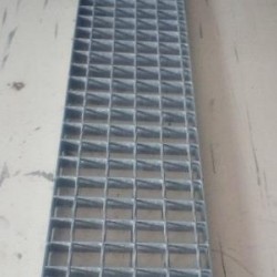 ΣΧΑΡΑ 300Χ1000mm ΓΑΛΒΑΝΙΣΜΕΝΗ (30Χ3)